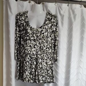 Rose & Olive Black and White Abstract Blouse